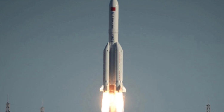 Çin’in uzaya gönderdiği roket kontrolden çıktı