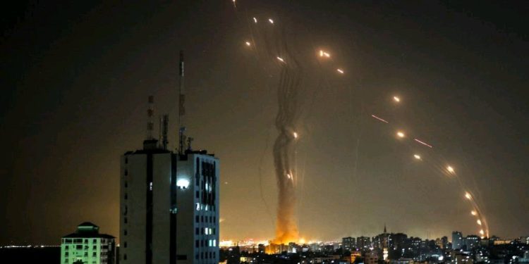 Tel Aviv uçuşa kapatıldı