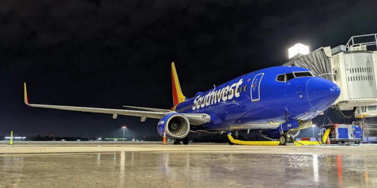 5 yaşındaki otizmli çocukları maske takamadığı için aile uçağa alınmadı