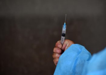 Aşı olanlara seyahat kısıtlamaları yumuşatılabilir