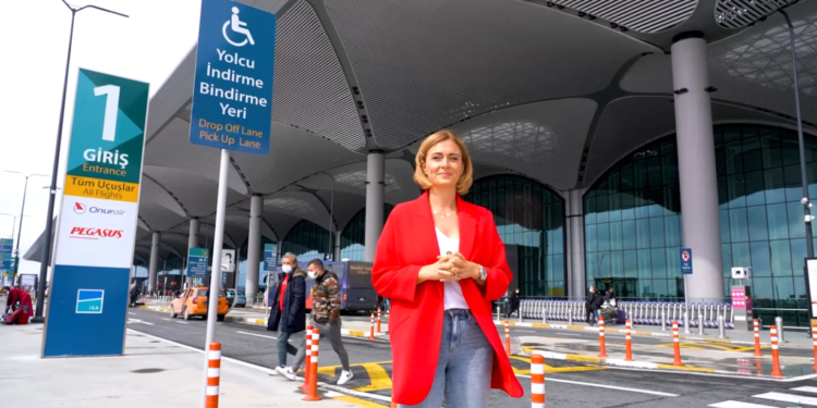 Ceyda Düvenci İstanbul Havalimanı’nın hizmetlerini anlattı