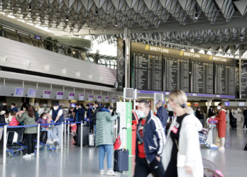 Almanya tüm tatilcilerden zorunlu test sonucu isteyecek