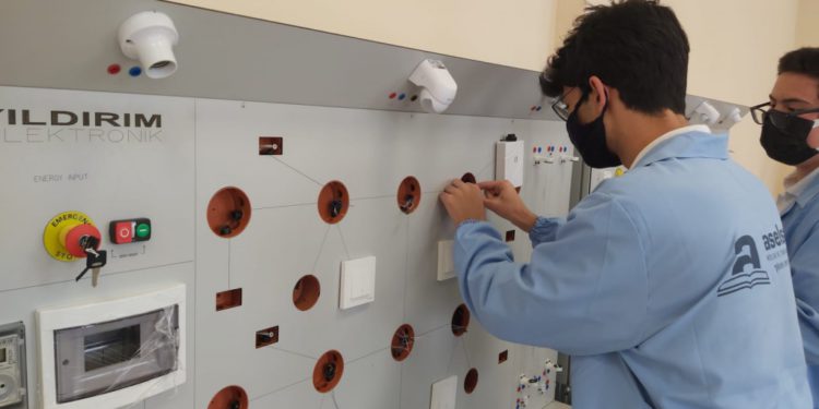 ASELSAN gençleri kariyer odaklı eğitime davet ediyor