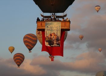Balonlar 15 Temmuz nedeniyle Türk bayraklarıyla havalandı