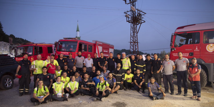 THY ekipleri yangınlarla mücadelede önemli rol üstlendi
