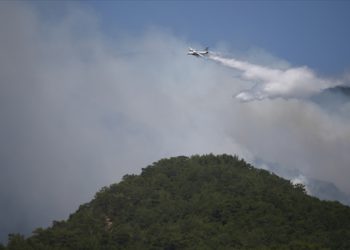 Kazdağları’ndaki yangına 15 hava aracı müdahale ediyor