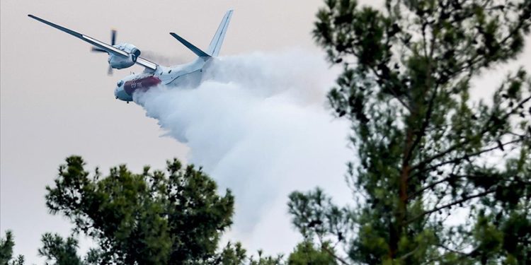 Muğla’daki 6 yangına 6 uçak ve 16 helikopterle müdahale ediliyor