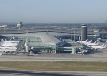 1,7 milyar euroluk havalimanı yenileme projesi askıya alındı