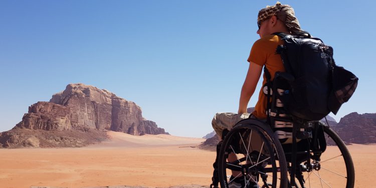 Hırvat seyyah, tekerlekli sandalyesiyle dünyayı geziyor
