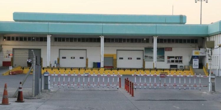 Adana Havalimanı’nda talihsiz kaza: 2 işçi ağır yaralı