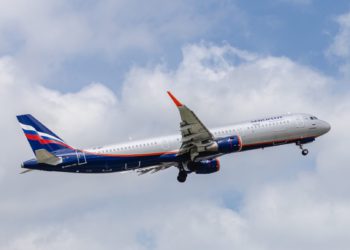 Aeroflot aşısız pilotlarını ücretsiz izne çıkardı