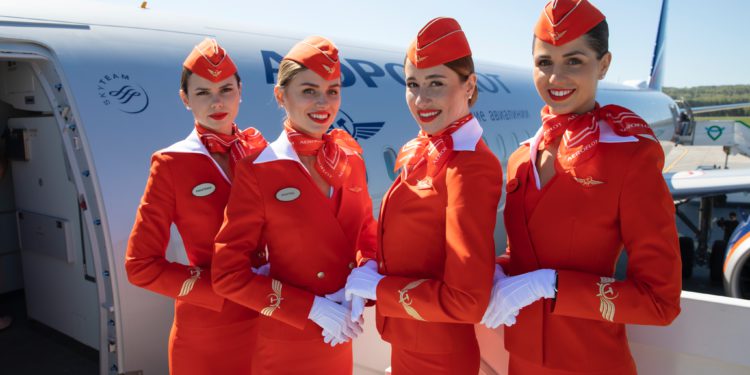 Aeroflot aşısız pilotlarını ücretsiz izne çıkardı