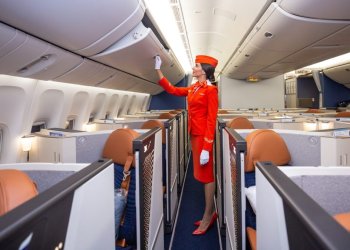 Aeroflot aşısız pilotlarını ücretsiz izne çıkardı