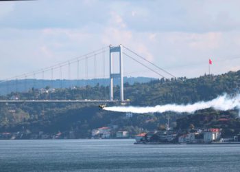 Dario Costa, kırdığı dünya rekorunu İstanbul Boğazı’nda kutladı