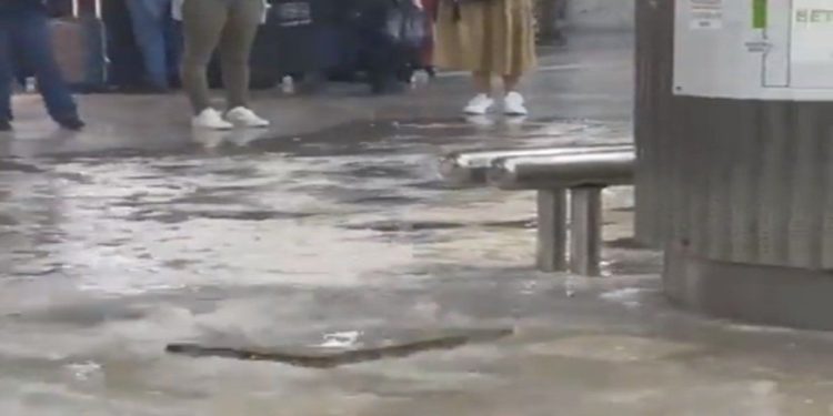 Mexico City Havalimanı’nı su bastı