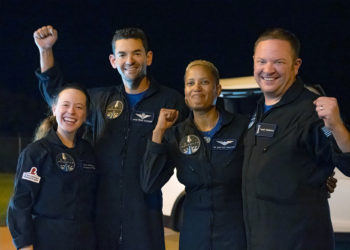 SpaceX ile uzaya çıkan turistler döndü