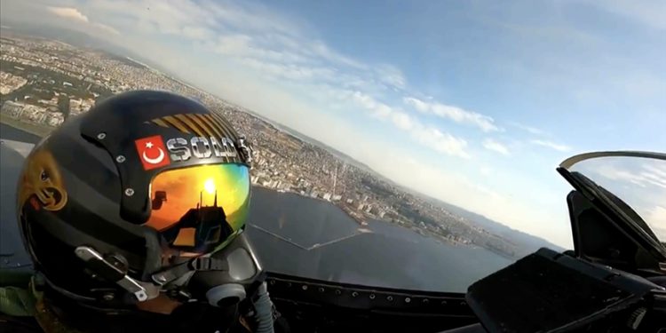 MSB, SOLOTÜRK’ün İzmir semalarındaki görüntülerini paylaştı