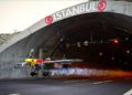 İstanbul’daki tünellerden uçakla geçerek Guinness rekoru kırdı