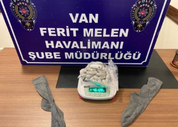 Uyuşturucuyla uçağa binmeye çalışırken yakalandı