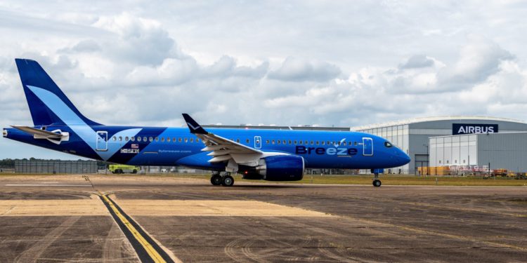 Breeze Airways’in ilk A220 uçağı göründü