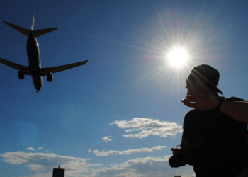 AB 4 ülkeye seyahat kısıtlamalarını kaldırdı