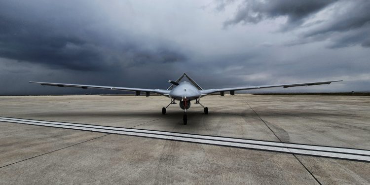 Selçuk Bayraktar, hayatını anlatan kitabı yazan Azeri yazar Esedova’yı ağırladı