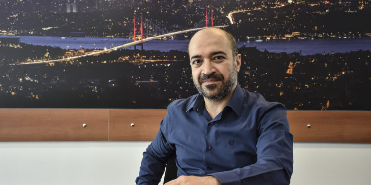 Uçakta kalp krizi geçiren yolcuya müdahale eden doktor yaşananları anlattı