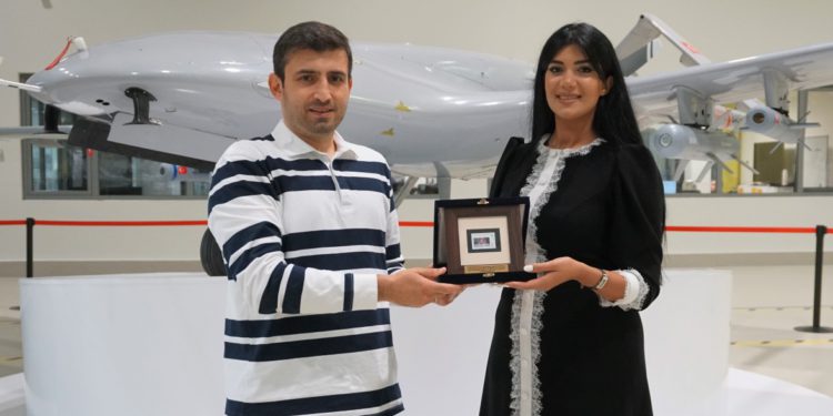 Selçuk Bayraktar, hayatını anlatan kitabı yazan Azeri yazar Esedova’yı ağırladı