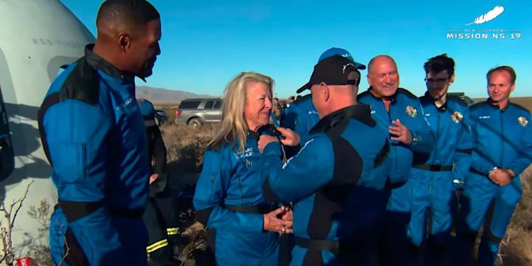 Blue Origin üçüncü kez uzaya turist taşıdı