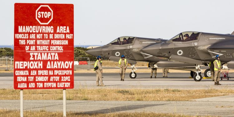 İngiltere, Kıbrıs askeri üssündeki iletişimi geliştirecek