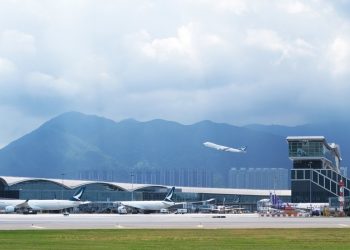 Hong Kong, transit uçuşları yasakladı