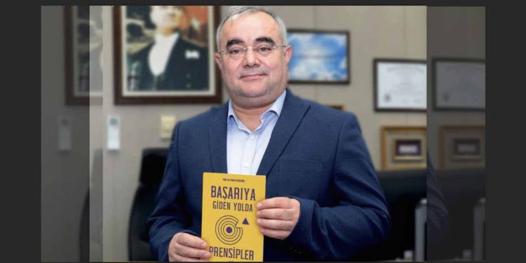 Fahrettin Öztürk 30 yıllık tecrübesini kitaba döktü