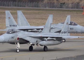 Japon F-15 savaş uçağı radardan kayboldu
