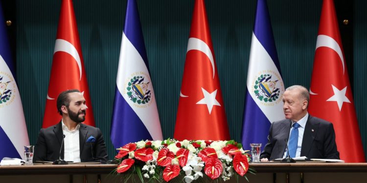 El Salvador Türk İHA’larıyla ilgileniyor
