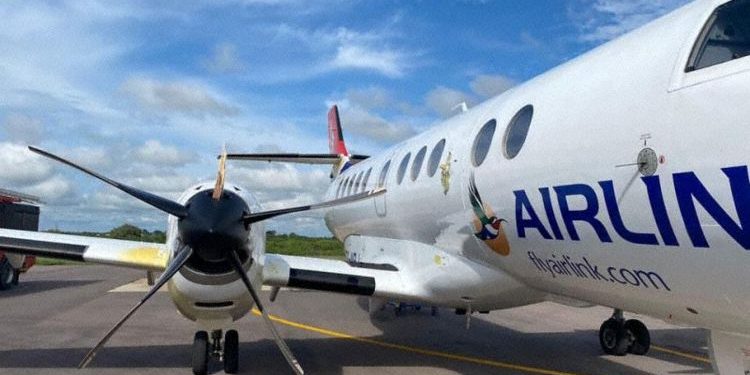 Yolcu uçağına kuş çarptı: Parçalanan pervane kabini deldi