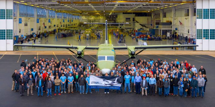 İlk üretim Cessna SkyCourier hangardan çıktı