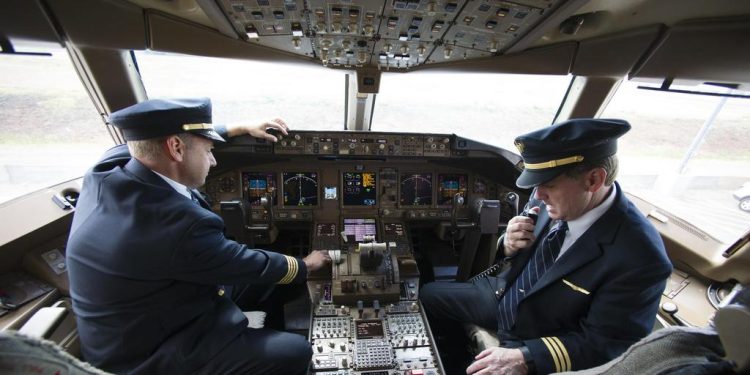 FAA, pilotların uçağa daha fazla hakim olmasını istiyor