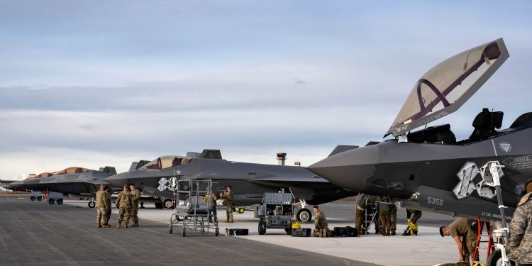 ABD, BAE’ye F-22 ve F-35 gönderecek