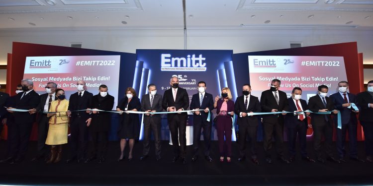 Bakan TÜRSAB standını pas geçti ama… bi sor niye?