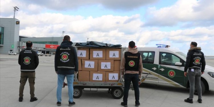 İstanbul Havalimanı’nda 1 tonluk uyuşturucu madde operasyonu