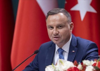 Polonya Cumhurbaşkanı’nın uçağı acil iniş yaptı