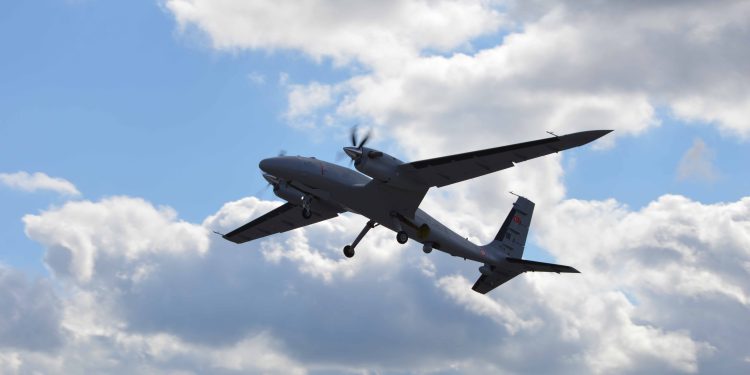 ‘Bayraktar Akıncı B’ gökyüzüyle buluştu