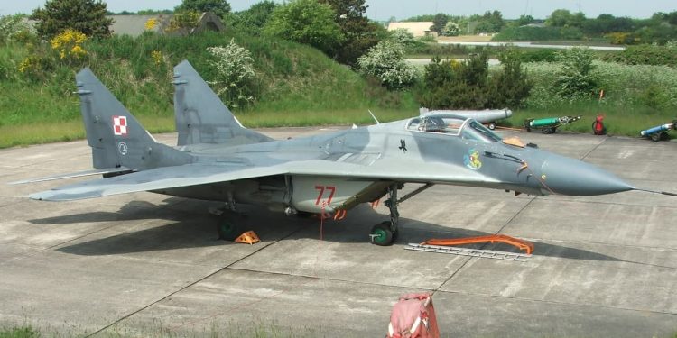 Polonya, Ukrayna’ya savaş uçağı göndermeyecek