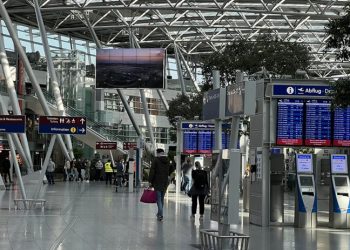 Almanya havalimanlarında grev: Yüzlerce uçuş iptal oldu