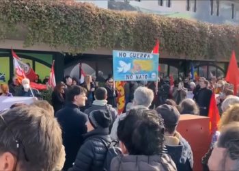 Havalimanı çalışanları silah yüklemeyi reddetti