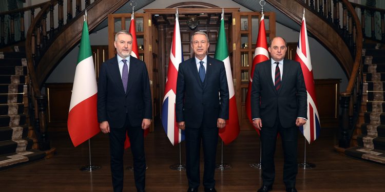 Türkiye, İtalya ve İngiltere savunma bakanlarından üçlü zirve