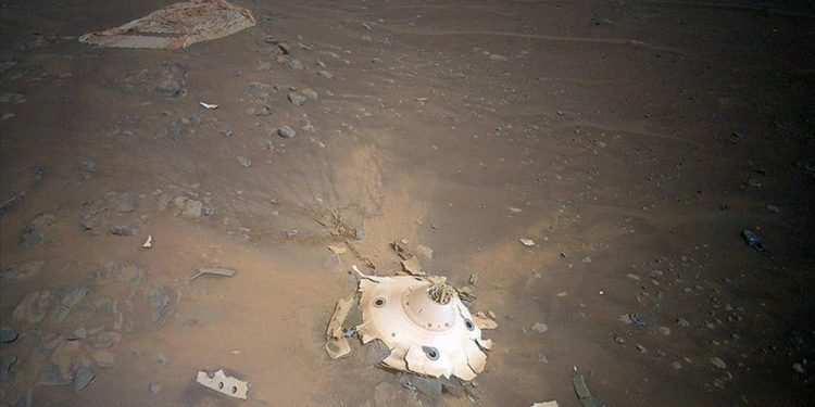 NASA, Perseverance’ı Mars’a indiren paraşütün kalıntılarını görüntüledi