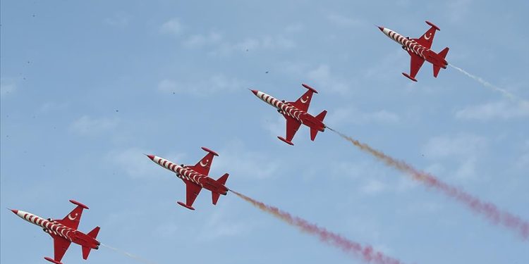 Türk Yıldızları, Şanlıurfa’nın kurtuluş yıl dönümü için uçtu