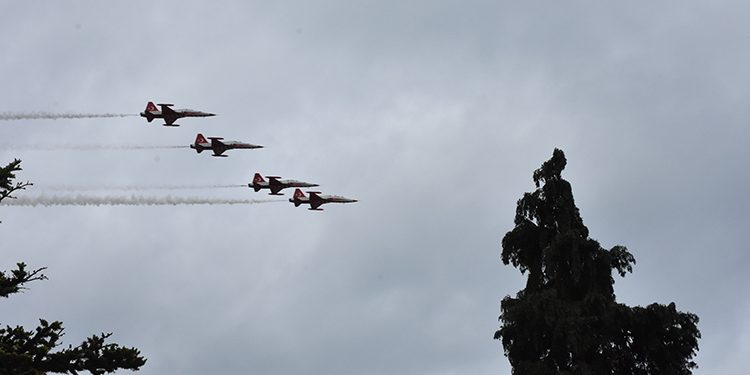Türk Yıldızları ve SOLOTÜRK’ten 19 Mayıs’a özel gösteri uçuşu