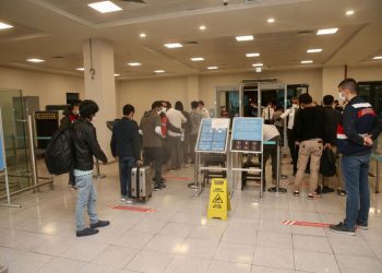 İstanbul havalimanı’ndan 213 düzensiz göçmen sınır dışı edildi